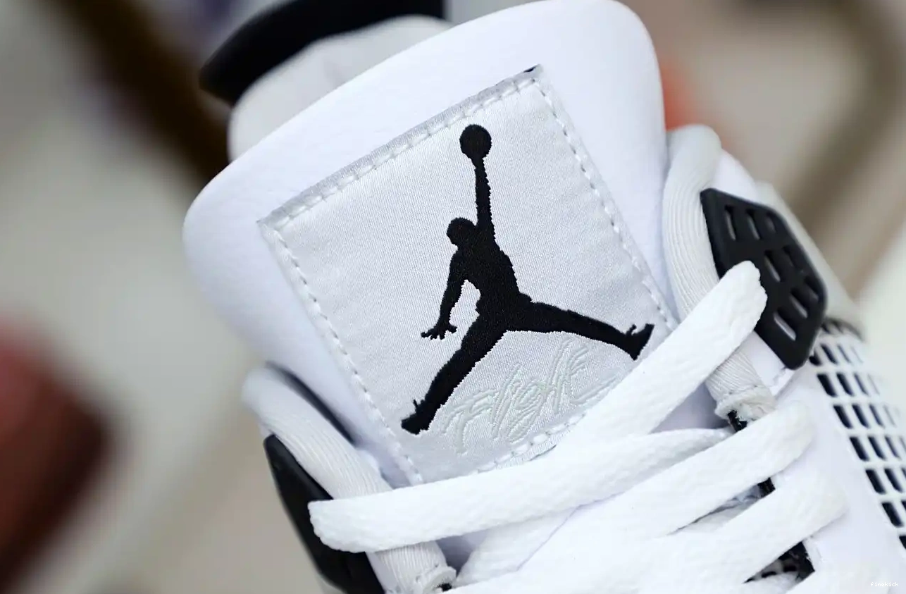 JORDAN MILITARY AIR 4 BLACK 0701